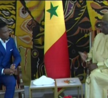 Vidéo: le Président Macky Sall reçoit Samuel Eto’o au Palais. Regardez