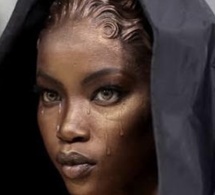 Harcelée et traitée de "plus laide de l'école", Anok Yai devient la reine mondiale de la mode !