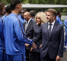 France : En visite à Clairefontaine, Macron évoque le match face au Sénégal au Mondial
