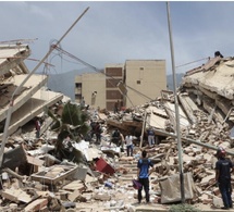 Séismes au Venezuela: au moins 920 morts et 50.000 disparus, l'Etat de La Guaira "militarisé"