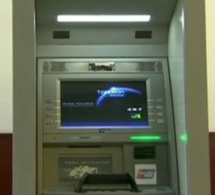 Guichets automatiques : Des distributeurs de billets sans le sou (reportage)