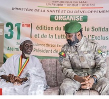 Mali : Assimi Goita chez un vieil homme de 114 ans