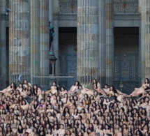 Etats-Unis: 100 femmes posent nues pour protester contre Trump