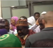 Vidéo: Arrivée splendide de Imam Cheikh Ahmed Tidiane Cissé en Angleterre