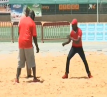 Vidéo: Quand Dj Boubs s’essaie à la lutte. Regardez! Vidéo: Quand Dj Boubs s’essaie à la lutte. Regardez!