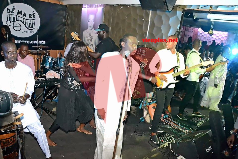 19553141_386422105087192_2043308028_n