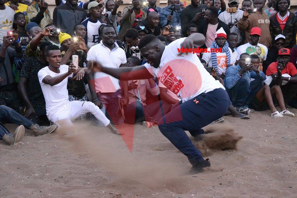 27157375_467900526939349_1009815302_n