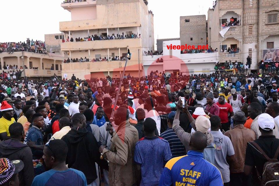 27292227_467900290272706_197567108_n