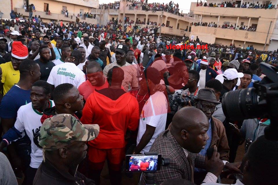 27294271_467900176939384_139023598_n